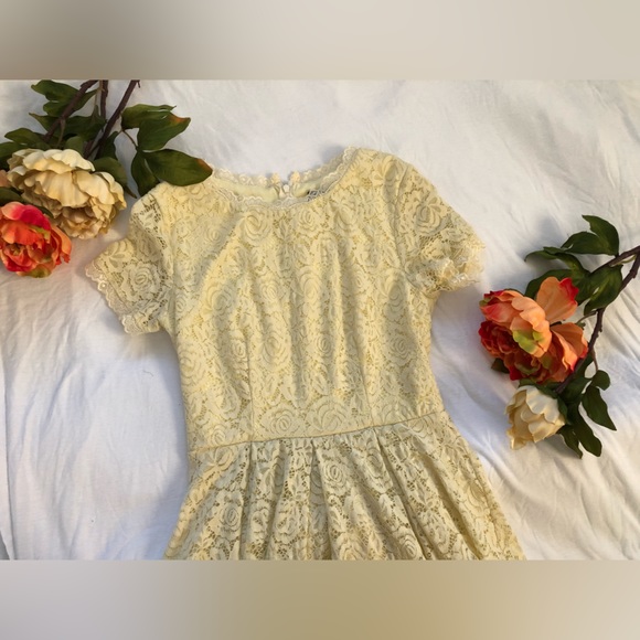 1950s style yellow lace vintage swing dress - Picture 5 of 10